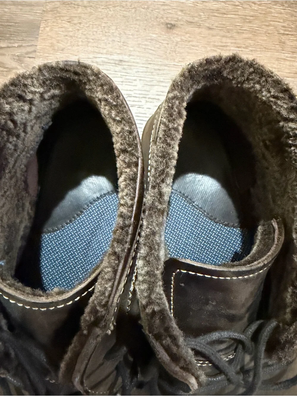Johnston and Murphy Chukka Boot with Shearling Inner